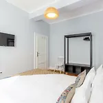 Chic 3 Bedroom Apartment