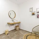 Chic 3 Bedroom Apartment *