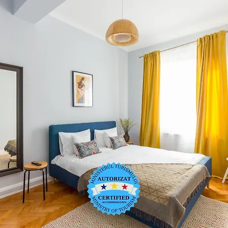Chic 3 Bedroom Apartment *