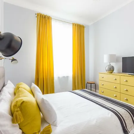 Apartment Chic 3 Bedroom