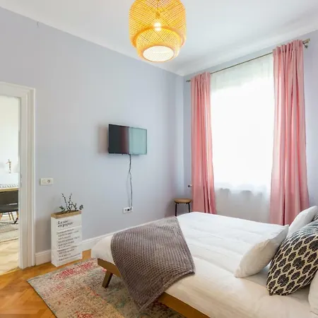 Chic 3 Bedroom Apartman Kolozsvár