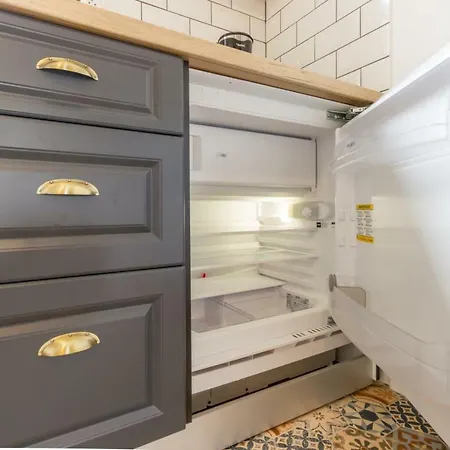 Chic 3 Bedroom Apartment