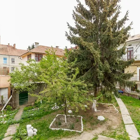 Chic 3 Bedroom Apartment