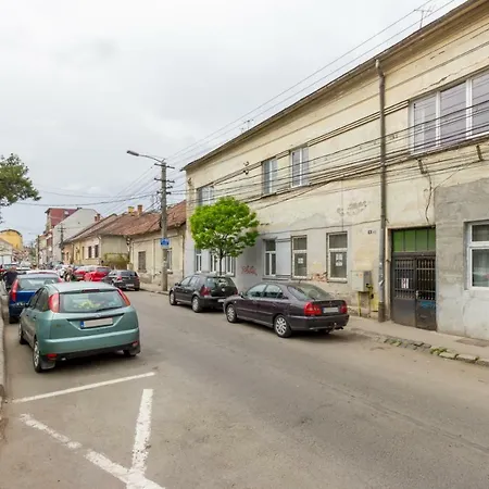 Chic 3 Bedroom Apartment *