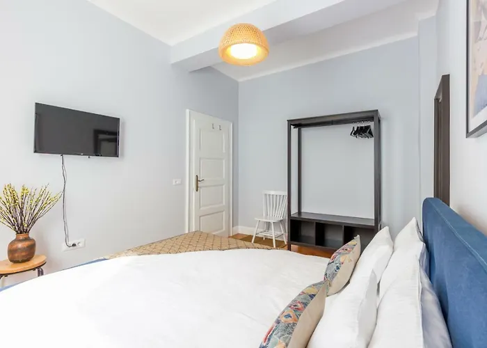 Chic 3 Bedroom Appartement