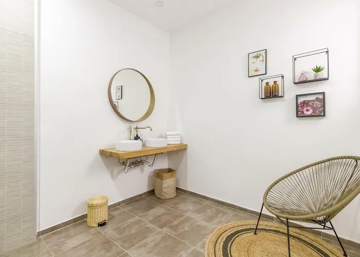 Chic 3 Bedroom Appartement *